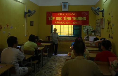 Lớp học tình thương trẻ em khuyết tật của bà giáo già ảnh 1